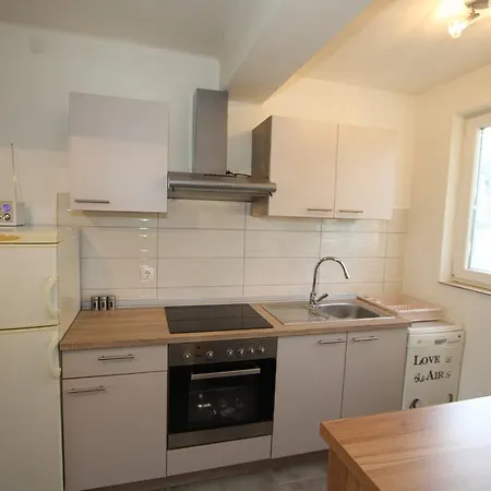 Apartman Lovrin *